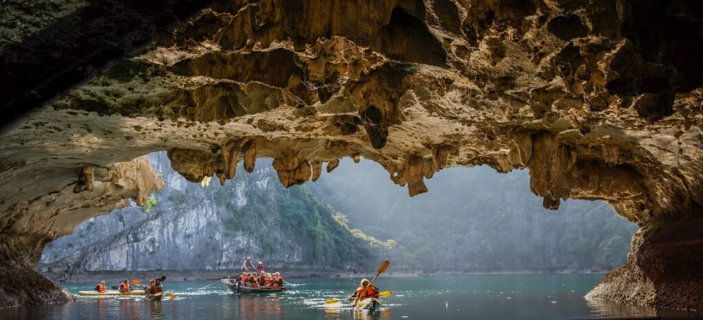 Grotte in kayak